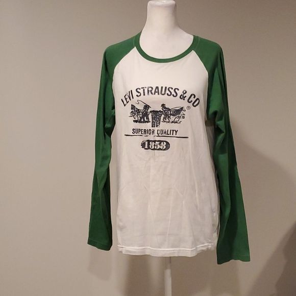 Levi's Tops - Levi's long sleeve t-shirt, cream and green, M